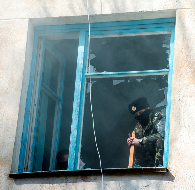https://i.wp.pl/a/f/jpeg/32980/szturm_krym_rosja_nowofiodorowka_afp_8.jpeg